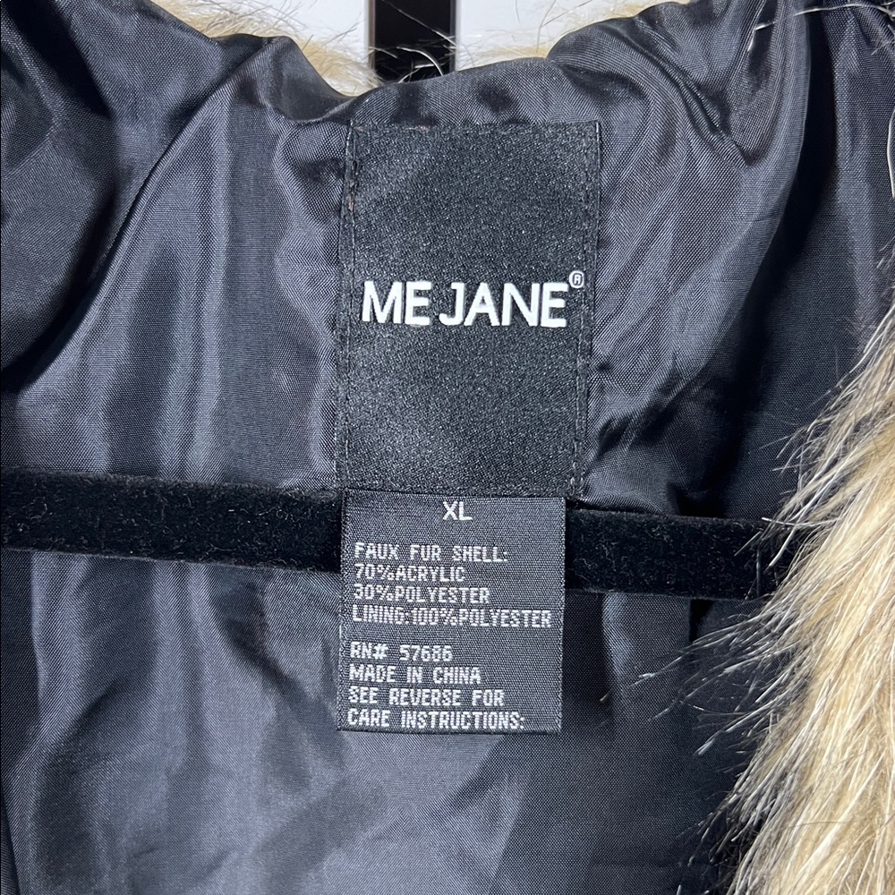 Me Jane Faux Fur Vest in Tan and Black - Picture 4 of 4